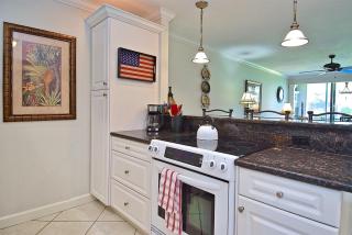 Walk to #1 Siesta Beach Washerdryer, 1st floor, all tile floors, open kitchen - 5