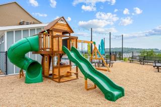 Lakefront Oasis - Amazing Views - 3