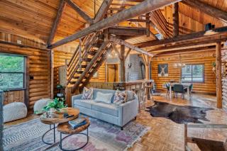 Mt Hood Log Cabin! Fresh Remodel with Airstream 1 - 4