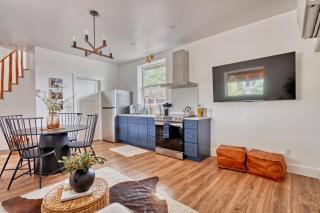 Mt Hood Log Cabin! Fresh Remodel with Airstream 2 - 7