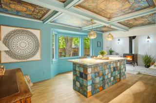 Crystal Beach Executive Waterfront Lakehouse - 8
