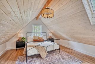Mt Hood Log Cabin! Fresh Remodel with Airstream 2 - 2