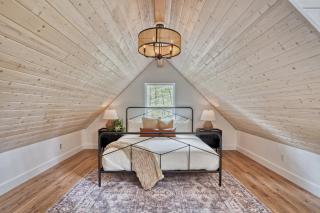 Mt Hood Log Cabin! Fresh Remodel with Airstream 2 - 1