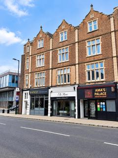 An essential studio flat located in the town centre riverside - 9