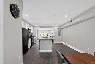 Bright and Modern Townhome - 3