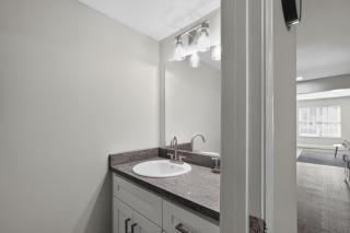 Bright and Modern Townhome - 5