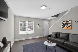 Bright and Modern Townhome - 6