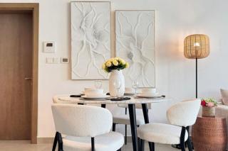 Al Raha 2BR Haven - Elegant Luxury Escape - 6