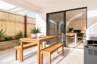Modern 4Bedroom Canopy House in Greenbank with parking - 8
