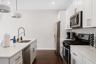 Entire DC House 3BR 3BA RoofDeck Free Parking Near Capitol Hill - 6