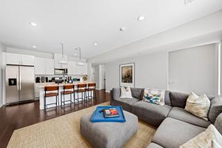 Entire DC House 3BR 3BA RoofDeck Free Parking Near Capitol Hill - 5