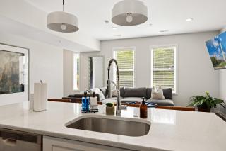 Entire DC House 3BR 3BA RoofDeck Free Parking Near Capitol Hill - 7