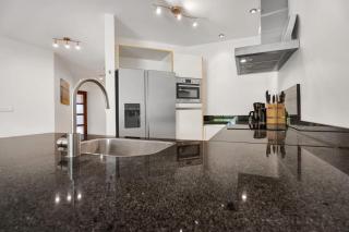 Bon Bida Buriku with a shared pool and a central location in Hato - 1