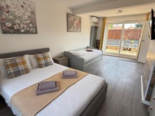 Gatwick Studio - Horley - 9