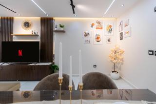 Luxury Retreat in Sheikh Zayed, Pool & Gym access - Sheikh Zayed - 0