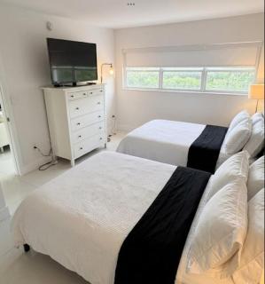 Steps to Beach Luxury 2BR Condo Pool & Gym Sleeps 8 - 3