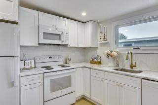 Sun, Surf & Seafood: York Home 2 Blocks to Beach - 4