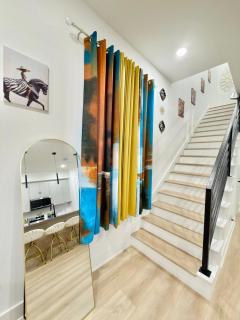 Game Room, Hot Tub, Gym, BBQ, 7 mins to NRG Stadium & Med Center - 8
