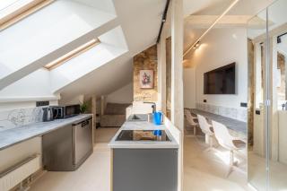Scandi Spacious Attic Loft Suites with Skyline View - 6