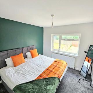 Comfortable 4-Bed Home ideal for Contractors & Families - 9