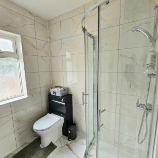 Comfortable 4-Bed Home ideal for Contractors & Families - 7
