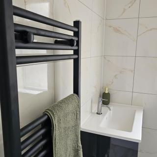 Comfortable 4-Bed Home ideal for Contractors & Families - 6