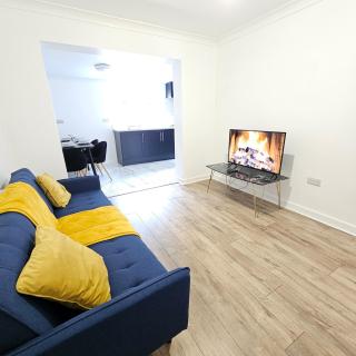 Comfortable 4-Bed Home ideal for Contractors & Families - 3