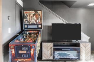 2BR Townhome w Pool BBQ Walk to Old Town - 8
