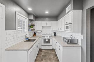 2BR Townhome w Pool BBQ Walk to Old Town - 5