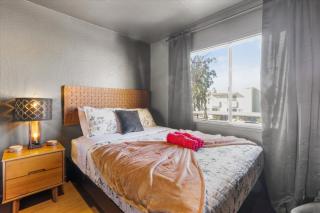 2BR Townhome w Pool BBQ Walk to Old Town - 6