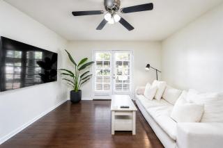 2BR Gated Condo Pool Gym Near Old Town - 9