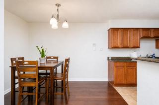 2BR Gated Condo Pool Gym Near Old Town - 7