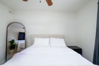 2BR Gated Condo Pool Gym Near Old Town - 2