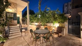 Nicola House - 9