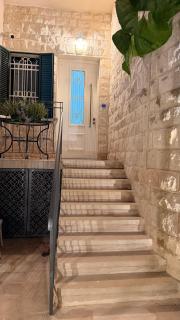 Nicola House - 6