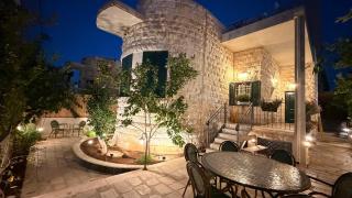 Nicola House - 0