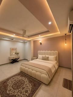 Elegant 2 Bedroom Apartment, Kitchen, Wifi, AC Islamabad - 3