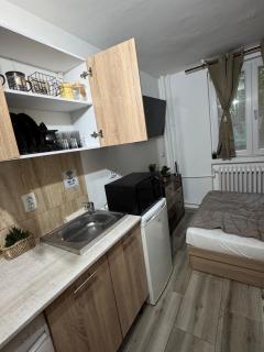 Cozy Central Studio - Self Check-In & Smart TV - 3