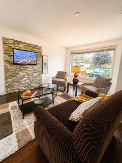 Spacious 3BR Home Parking Great Location - 9