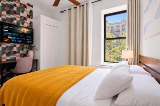 2 Bedroom Quite & Cozy Unit Next to Central Park - 0