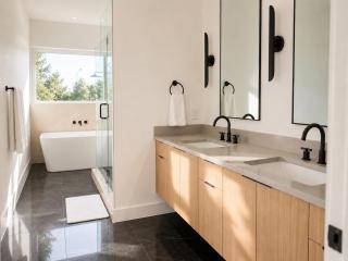 Houston Hershe House - 3BR & Garage - 3