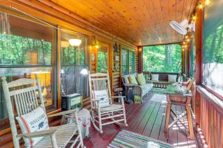 Peaceful Blue Ridge Cabin w/ Decks & Fire Pit - 9