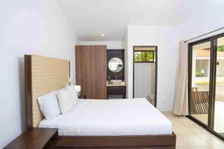 Ground-Floor Studio w/ Pool Access, Walk to Beach! - 1