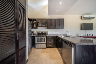 Sunny 2BR: Balcony, Pool, Kitchen, Walk to Beach - 5