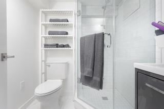 Chic Trinity Bellwoods 1BR 2 Bathrooms - 4