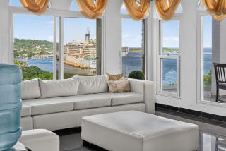 Beautiful luxury house with pool and boat view - 0
