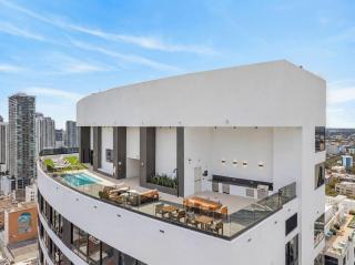 Stylish Miami 1BR Rooftop Pool & Parking - 3
