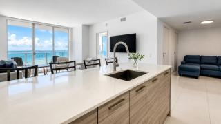 High-Floor Luxury w/ Sea Views! - 7