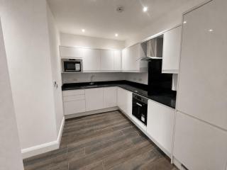 Entire Luxury 2 Bedroom Apartment Free Parking - 0
