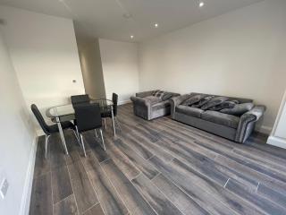Entire Luxury 2 Bedroom Apartment Free Parking - 5